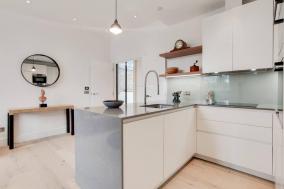 BR13 - Stunning 1 bed warehouse conversion Borough