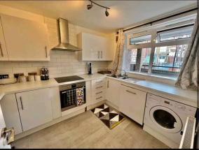 Lovely 2BR Suite in Bow, E3