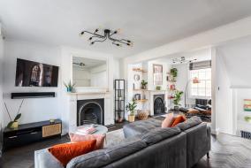 Stunning Townhouse with large roof terrace
