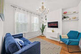 Bright 2 Bed Perfect Central Hub