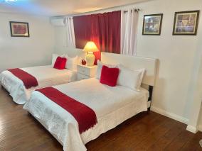 "Beautifull Cozy Studio...With Private Entrance"
