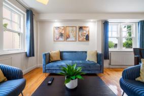 Terrific 2 Bed 2 Bath Apt with gym & roof terrace -12 mins from Central London