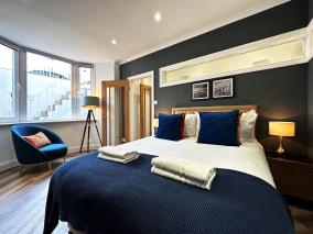 Liam Place near Hyde Park - 1 Double Bed, 1 Sofa Bed, Spacious Apartment, Private Entrance