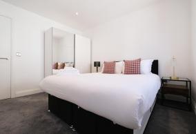Ealing Common Apartment with Balcony
