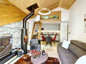 Penthouse cosy avec mezzanine, poele a bois et parking prive a Courchevel Moriond - FR-1-664-16