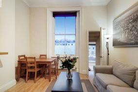 Sleek Flat in Prime Location!