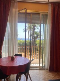 Petit appartement avec vue mer 50m de la plage