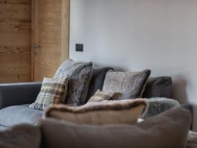 Charmant Appartement Pistes Courchevel - 78m², 8 Pers., WiFi, Parking, Services Inclus - FR-1-563-43