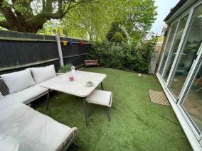 2/3 bed with garden, driveway & children's toys