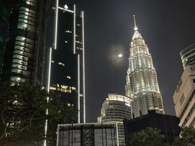 Regalia Amazing klcc view by sweet homes