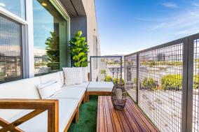 Luxury and spacious 2 BDR in Hollywood with Balcony