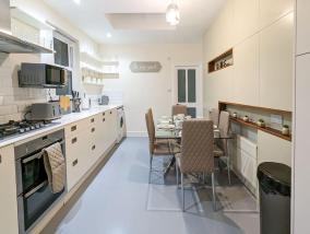 Charming 3BR in Trendy Tottenham Neighborhood