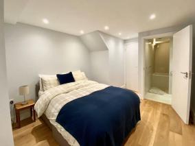 2Bdr Modern Apartment in Hammersmith West London
