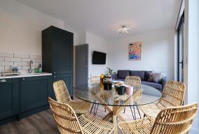 Stunning Acton Apartment With Balcony