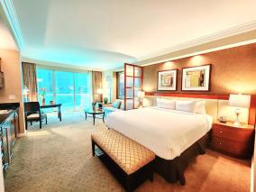 The Signature at MGM Condo! Stunning Strip Views & No Resort Fees!
