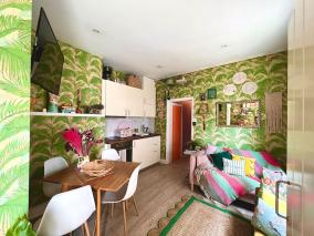 City cottage with cosy garden in London