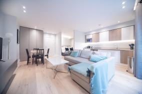 Chic Studio w/ Balcony - Newly refurbished