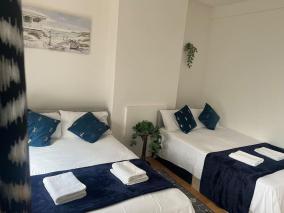 Aldgate Apartment In Central London