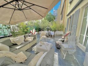 Superbe Appartement de 105 m2, hyper centre avec Terrasse, parking, a 5 min de la mer