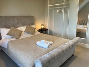 Stylish 1 Bed Flat with Private Terrace in Wimbledon - 3 The Queens