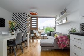 Inviting 2BD Flat - 1 Min from Deptford Station!