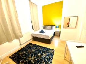 Lovely 3 Bedroom property next to Paddington station Central London