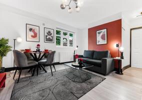 Radiant Serenity 2BR Flat Sleeps 4 Warm Ambiance