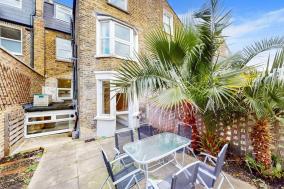 Perfectly located, classy 2 bed flat in Stockwell