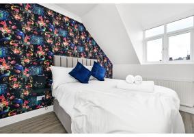 Awesome Loft Flat - Seconds to London's Best Park!