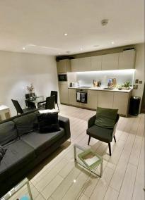 Trendy & Chic Apartment In The Heart of London