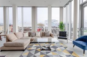 Luxury 1Bed In Converted Warehouse Next To London Excel