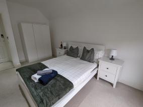 Delightful new ensuite bedroom with stunning shared kitchen & living room -1C The Charteris