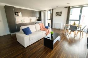 Modern 2 Bed Flat in East London
