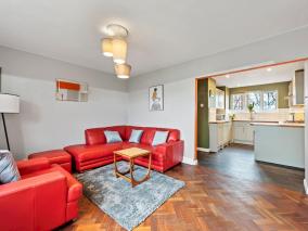 Pass the Keys Stylish Apartment Short walk to the River Thames