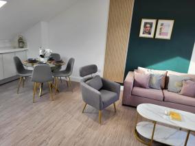 20 mins to central London, Stylish sky views 2 bed