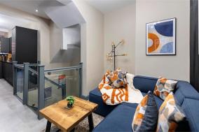 Modern & Funky 3-BR Duplex with Games Room & Sauna