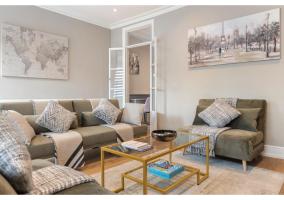 Chic & Radiant Retreat in Harringay Ladder