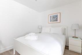 Sleek & Well-Connected Studio Flat Archway!