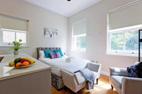 F3 Bright and cheerful studio