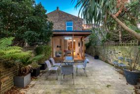 JOIVY Elegant house with patio and parking
