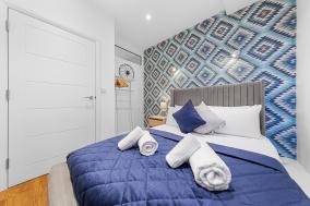 Modern One Bedroom Apartment Near Heathrow London - Staines TW18