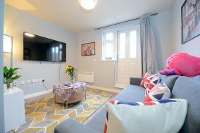 2 BED TERRACED FLAT PICCADILLY LINE