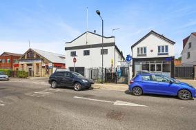 Stunning New 2 Bed Flat - 6 August House