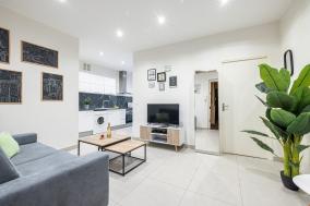 Charming 1 Bdr Old town