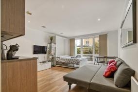 Modern Chic Studio Chelsea