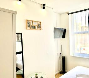 Private studio flat in London