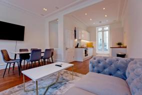2-Bed Gem near Harrods: Prime Location