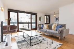 Spacious 1 Bed Mayfair Apartment with Balcony
