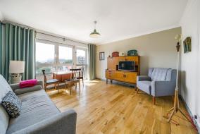 2 Bedroom Central London Apartment with Views