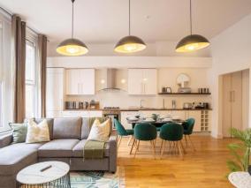 Three Bed With City View Shoreditch Perfect For Business Corporate Stays by Belvilla